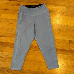 Bend Women’s Light Blue Cropped Leggings